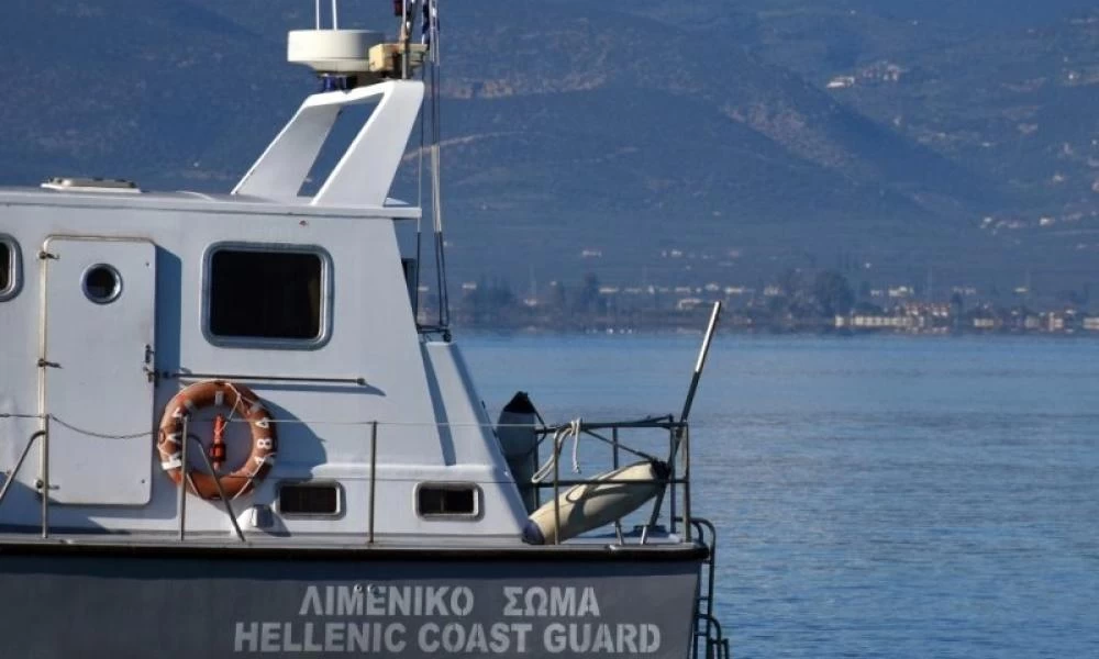 Πρόσκρουση πλοίων στο Νέο Μώλο Δραπετσώνας